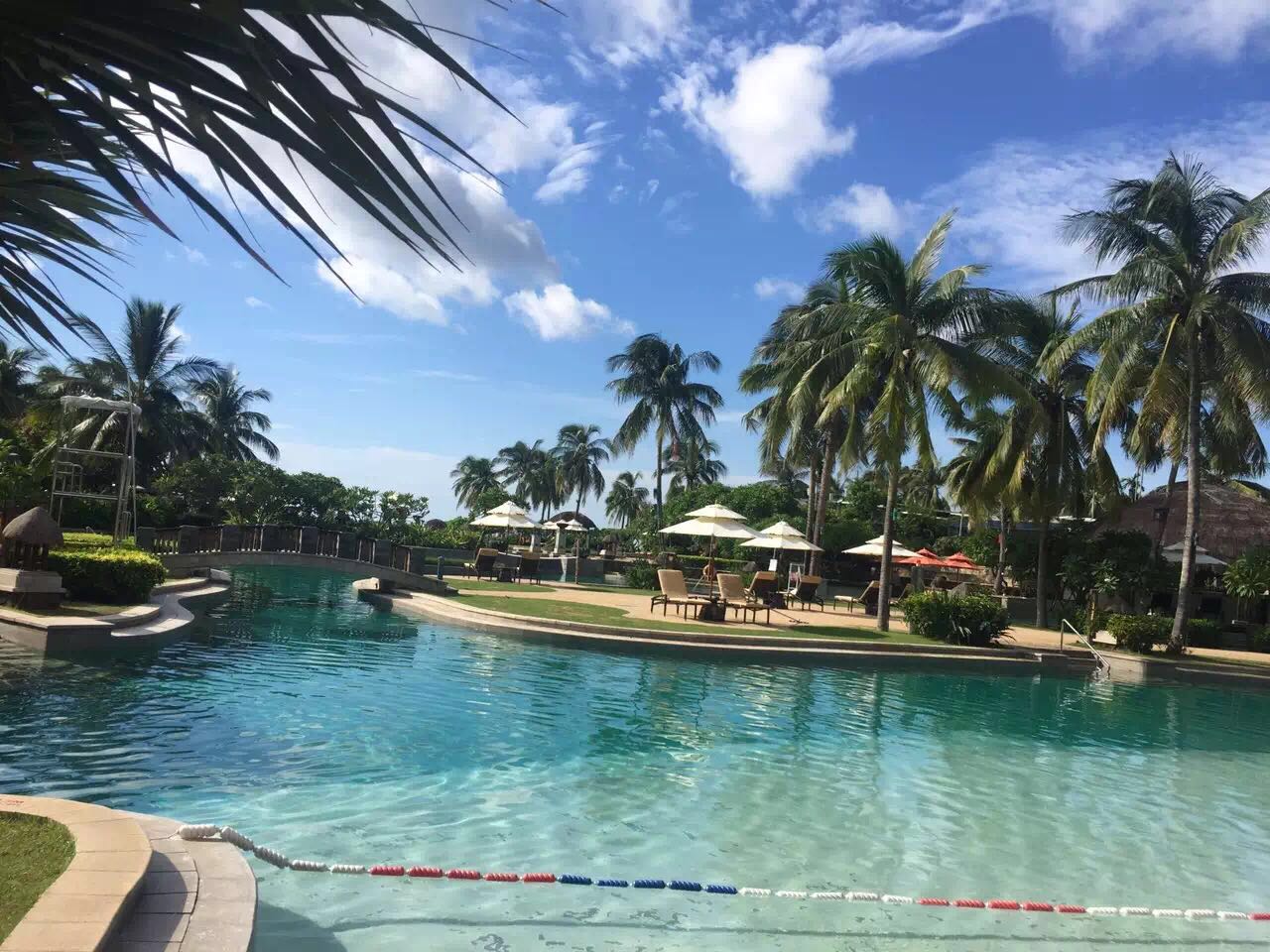 低揮發性環氧酸酐體系耐黃變促進劑的開發，改善生產環境和產品環保性。