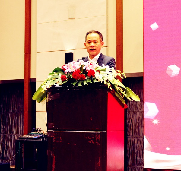 擼起袖子加油干 砥礪前行譜新篇 擼起袖子加油干 砥礪前行譜新篇